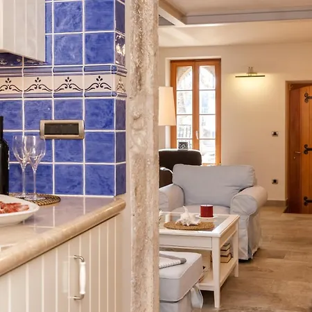 Varda - Latica * Hvar Town