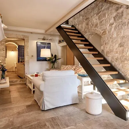 Varda - Latica Hvar Town