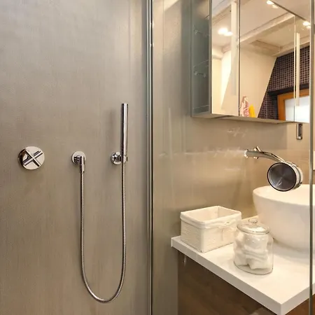 Varda - Latica Vila *