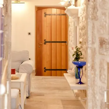 Varda - Latica Vila *