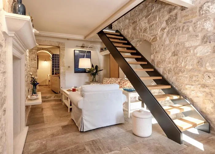 Varda - Latica Hvar Town