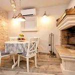 Villa Varda - Latica *