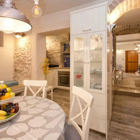 Villa Varda - Latica *