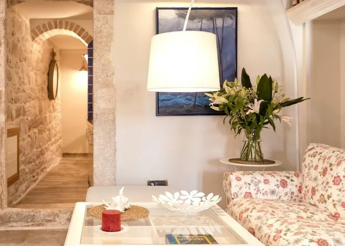 Varda - Latica * Hvar Town