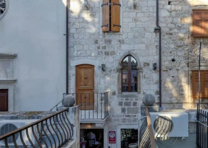 Varda - Latica * Hvar Town